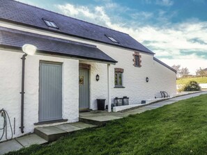 Exterior - 2 bedroom accommodation in Dwrbach, near Fishguard (Dwrbach, near Fishguard)
