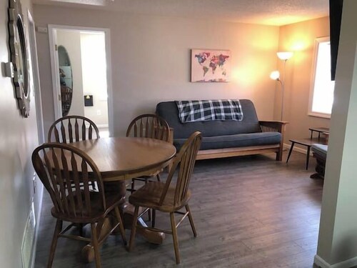 The Traveler - Apt Near Hospital, Wind Farm