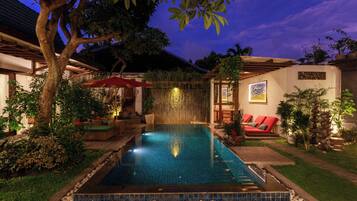 3 outdoor pools, pool umbrellas, sun loungers