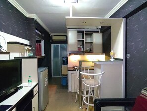 Apartment, 2 Bedrooms | Desk, soundproofing, bed sheets - Mailbox Arsakha Lobi B Cibubur Village (Depok)