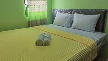 Apartamento, 2 quartos | 2 quartos, escrivaninha, quartos à prova de som, roupa de cama