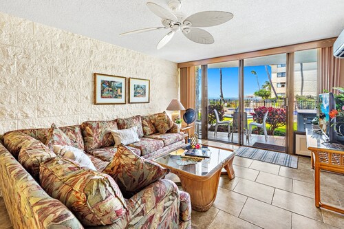 Ocean and pool views, ground floor near beach