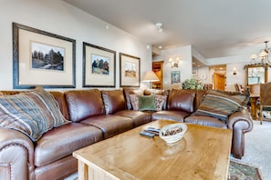 Condo, 3 chambres | Salle de séjour