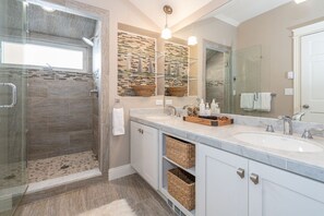 Shower, hair dryer, towels - Welcoming 3BR Family Mountain Escape | Walk to Town Park, Festivals & River Trail (Telluride)
