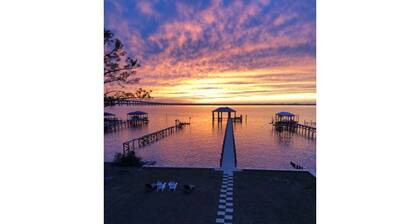 Bay Front House on Sandy Hook Dr! Longest personal pier(402ft). Read the reviews