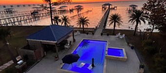 Bay Front House on Sandy Hook Dr! Longest personal pier(402ft). Read the reviews