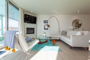 Fireplace - Luxury Beachfront Condo (2) (Pacifica)