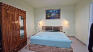 Family Villa, 2 Bedrooms, Garden View | In-room safe, individually decorated, individually furnished, desk - Melanting Green Escape (Manggis)