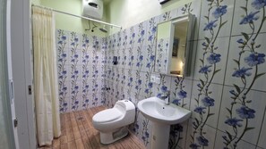 วิลล่าสำหรับครอบครัว, 2 ห้องนอน, วิวสวน | ห้องน้ำ | ฝักบัว, ของใช้ในห้องน้ำฟรี, ผ้าเช็ดตัว, สบู่
