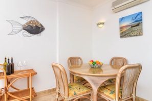 Dining - Poolbeach V - Moraira, Costa Blanca (Moraira)