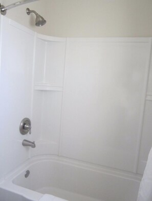 Deep-soaking bathtub