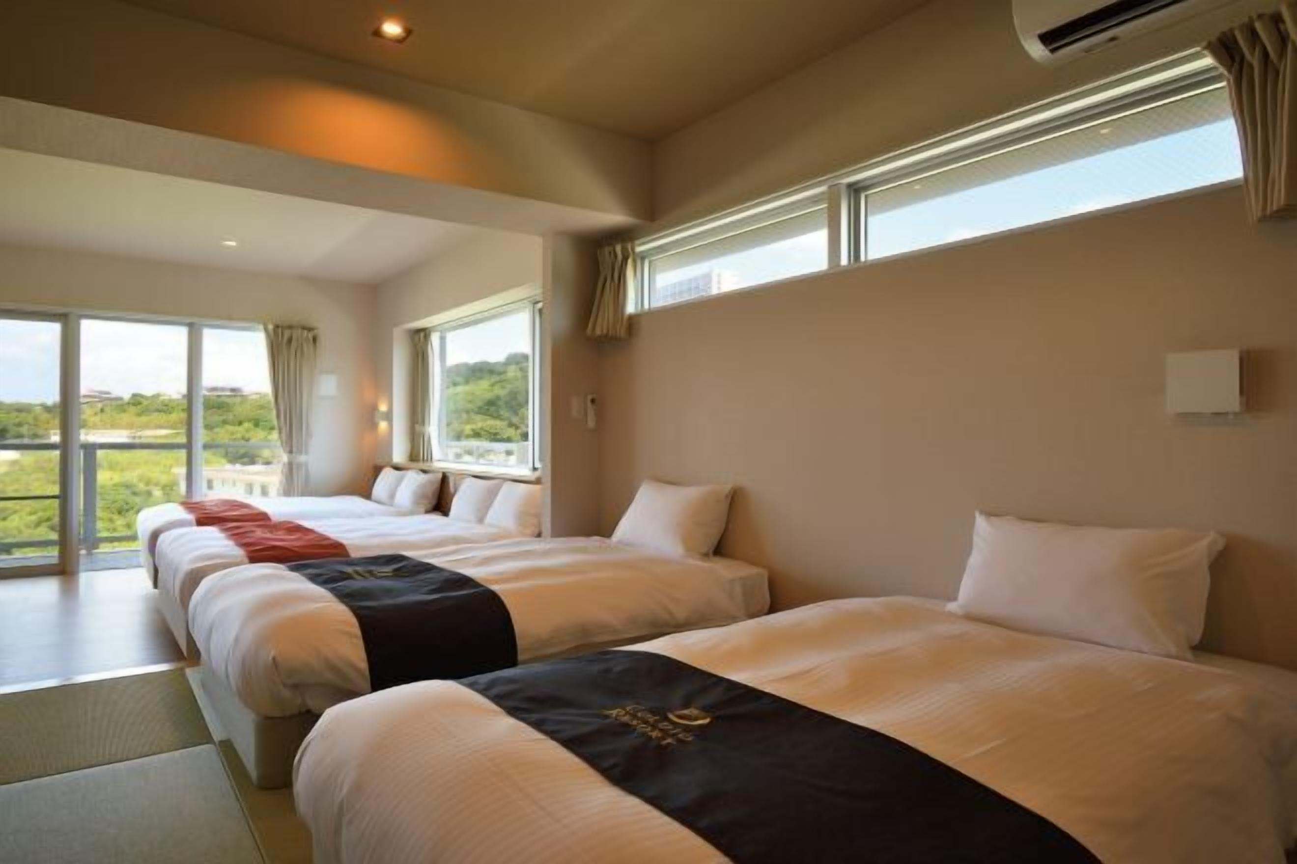 Edredones de plumas, wifi gratis, ropa de cama