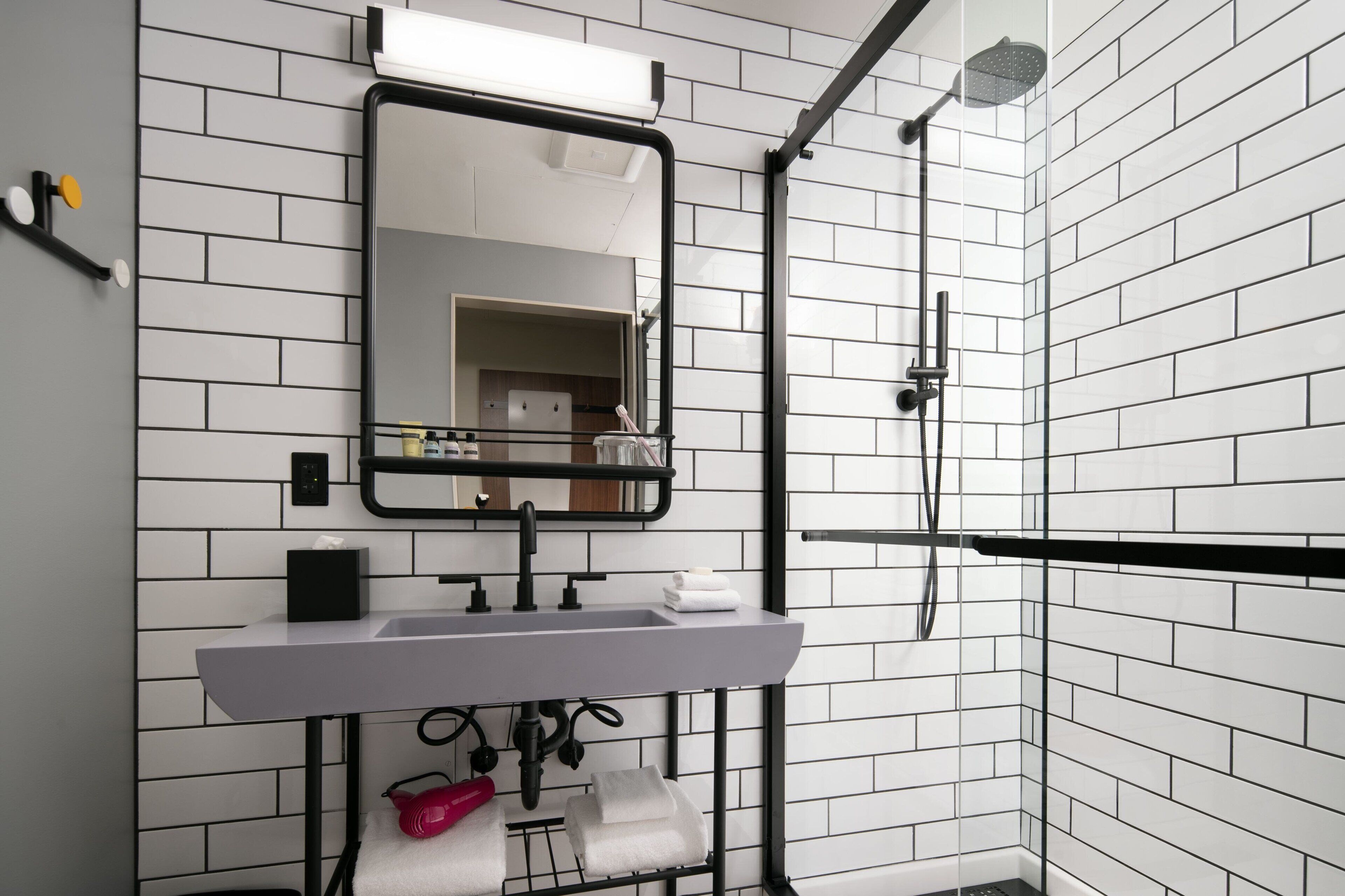 shower, hydromassage showerhead, free toiletries, hair dryer