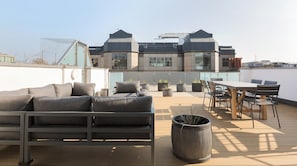 Outdoor dining - Plum Guide - Durward Grand (London)