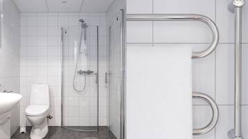 Shower, handuk, sabun, dan tisu toilet