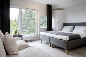 Blackout drapes, free WiFi, bed sheets