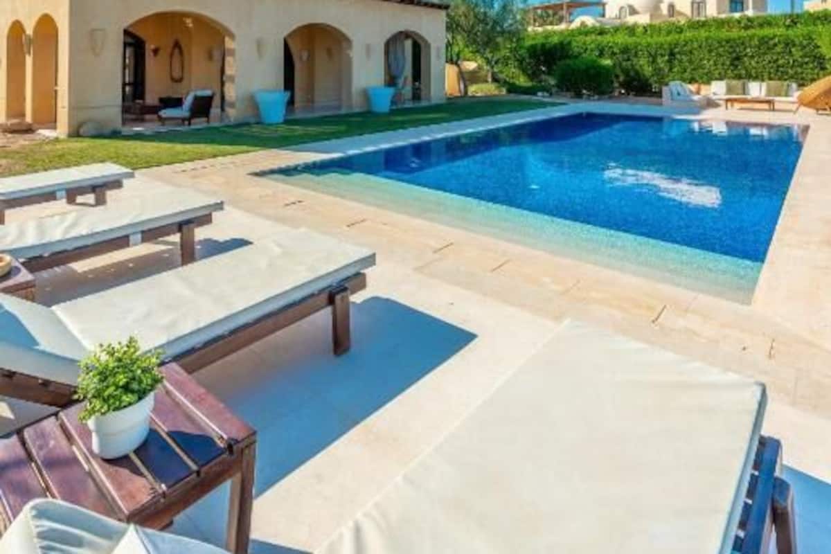 Premium Villa, 3 Bedrooms, Private Pool | Premium bedding, iron/ironing board (on request), WiFi (free)