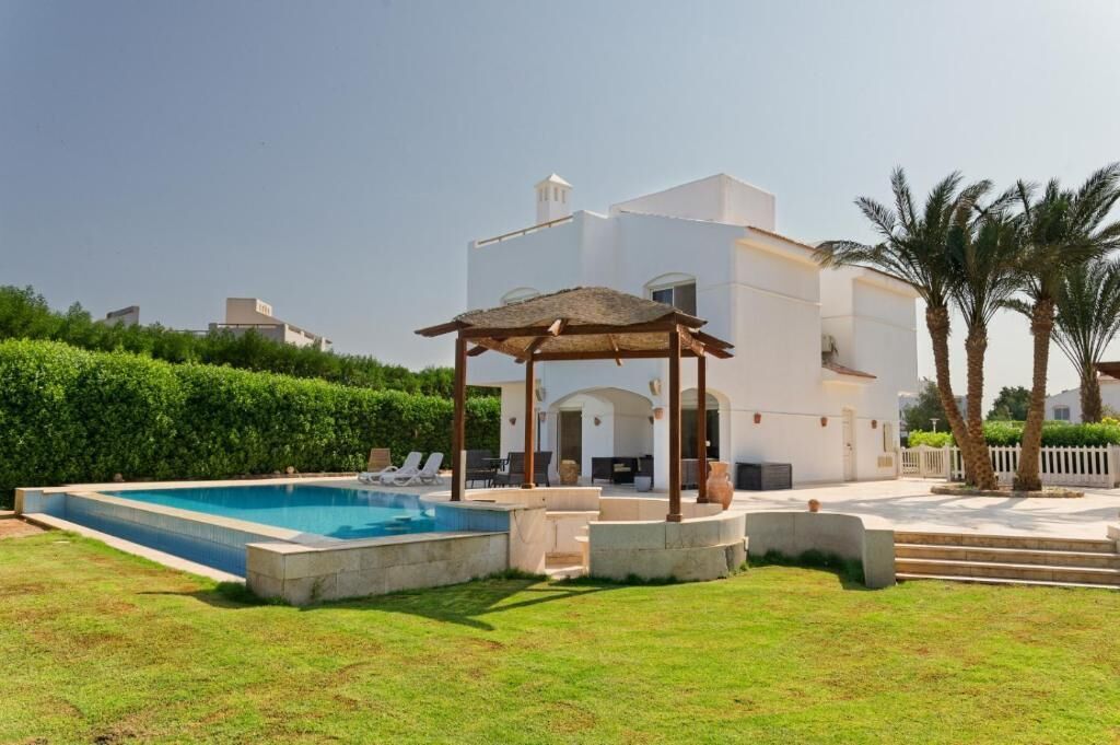 Deluxe Villa, 5 Bedrooms, Private Pool | Hypo-allergenic bedding available, iron/ironing board (on request)