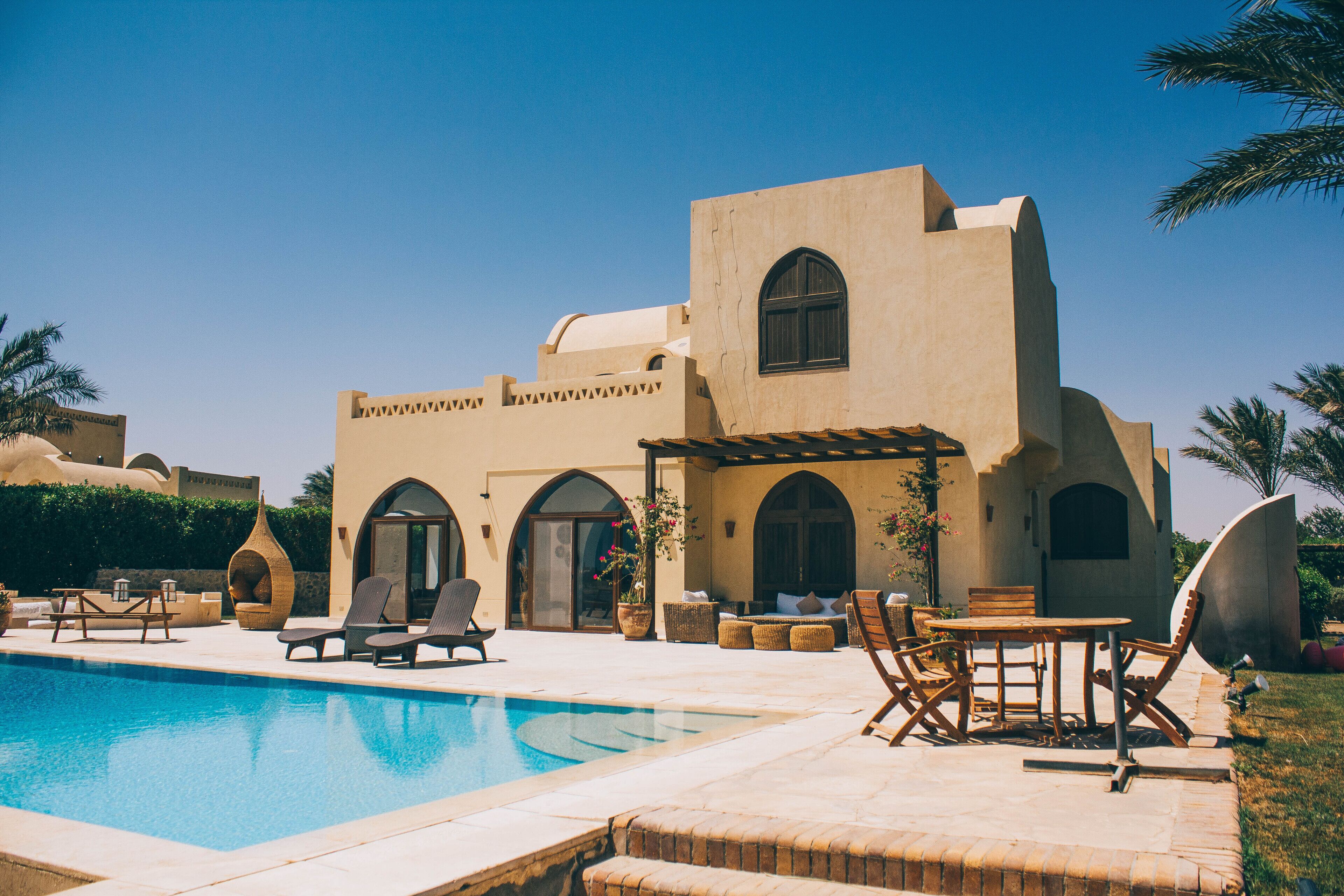 حمام سباحة خاص