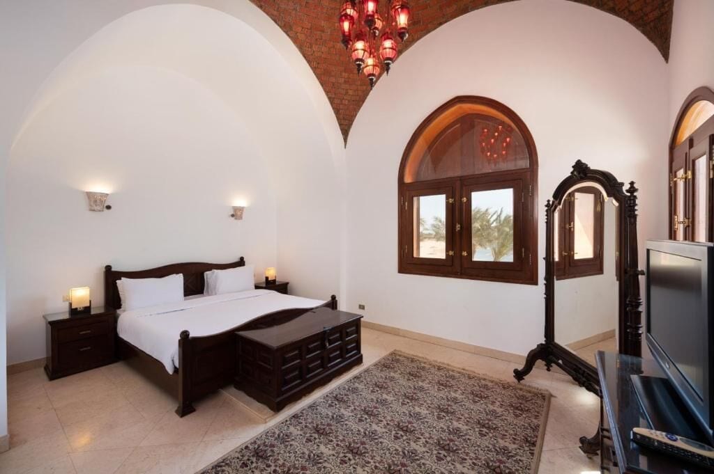 Family Villa, 4 Bedrooms, Private Pool | Premium bedding, iron/ironing board, free WiFi, bed sheets