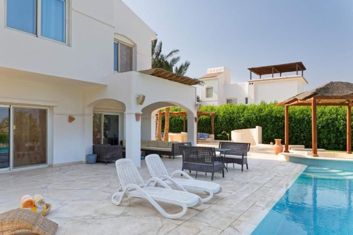 Deluxe Villa, 5 Bedrooms, Private Pool | Premium bedding, iron/ironing board (on request), WiFi (free)