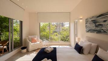 4 chambres, bureau, fer et planche à repasser, lit parapluie