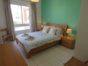 3 bedrooms, travel crib, free WiFi - G3 Polis Gardens - includes WiFi & A/C  (Polis)