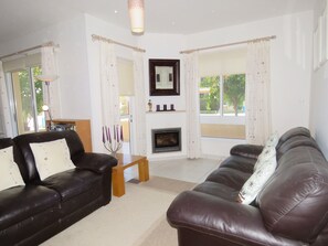 TV, DVD player - G3 Polis Gardens - includes WiFi & A/C  (Polis)