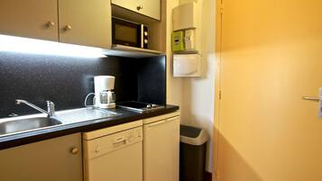 Fridge, microwave, dishwasher, coffee/tea maker