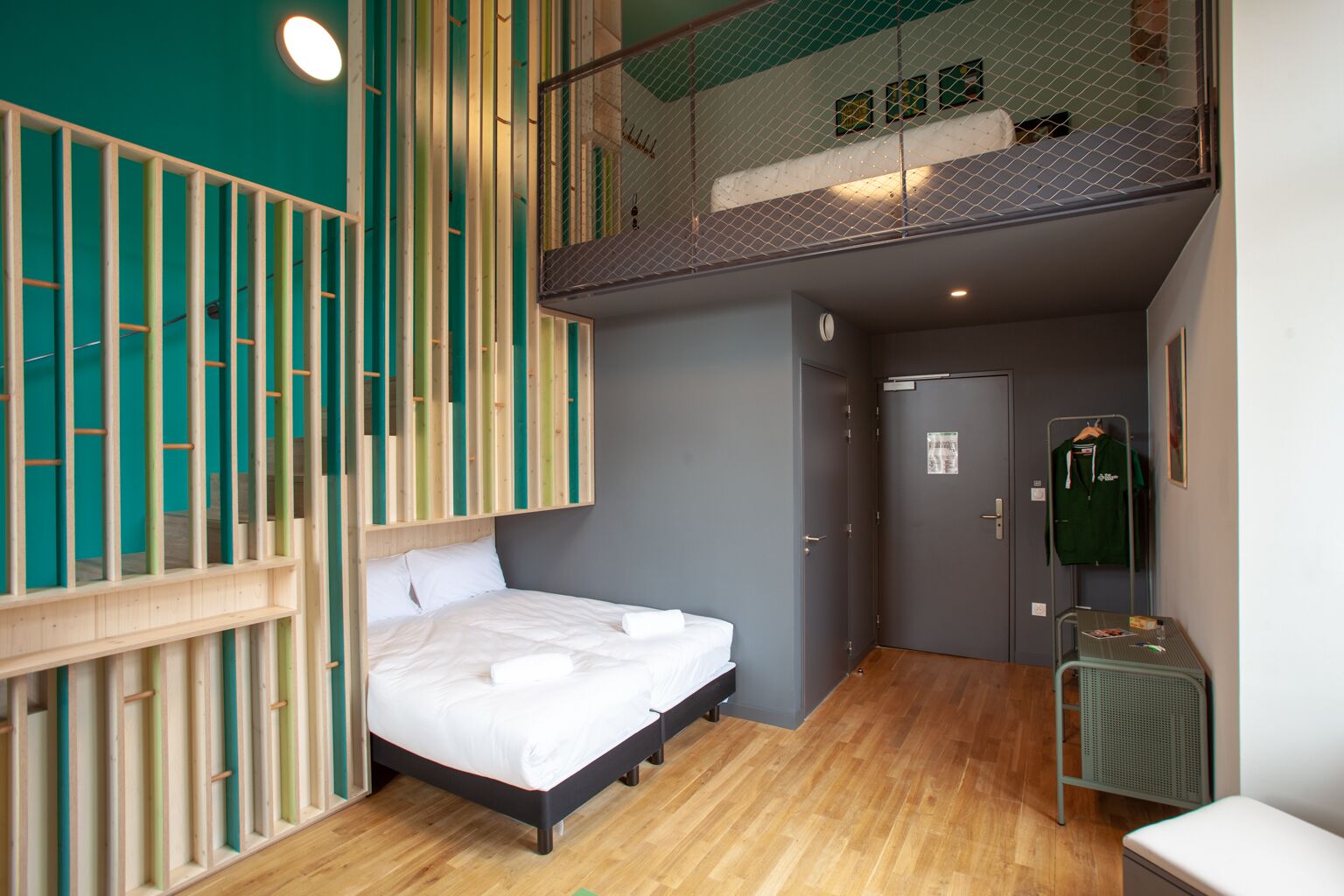 Soundproofing, free WiFi, bed sheets