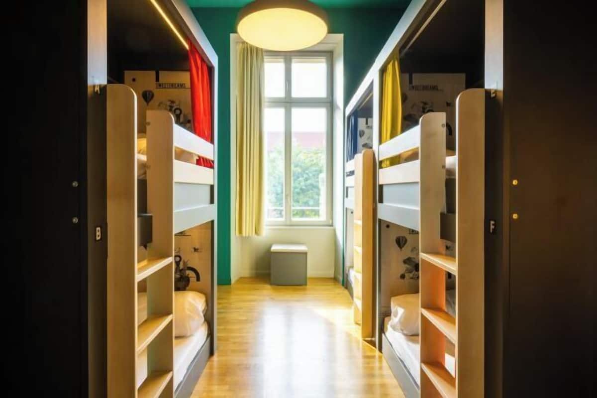 Soundproofing, free WiFi, bed sheets