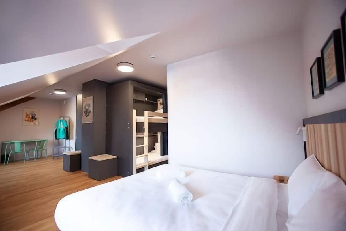 Soundproofing, free WiFi, bed sheets