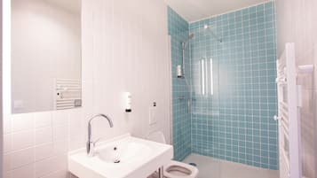 Shower, towels