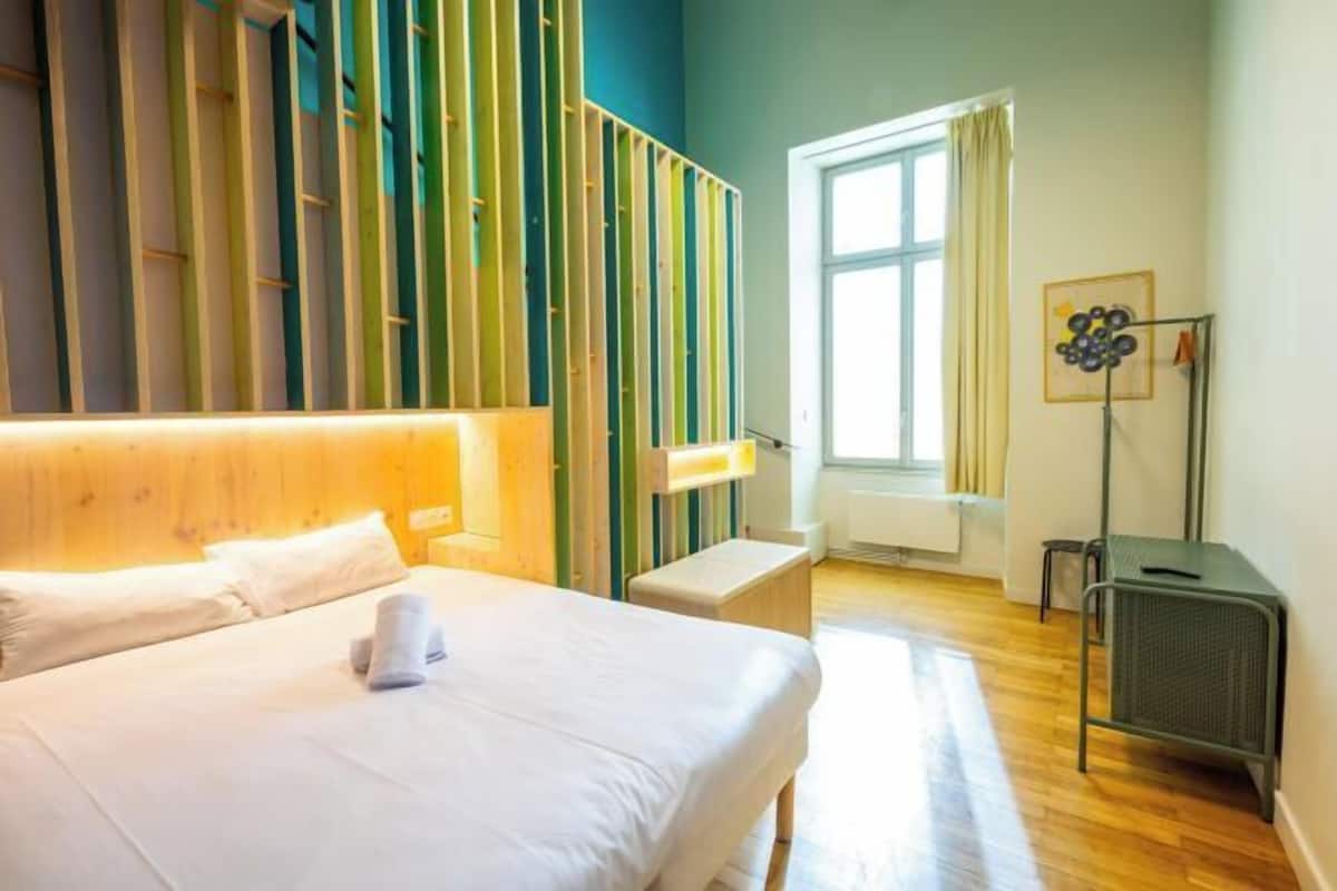 Soundproofing, free WiFi, bed sheets