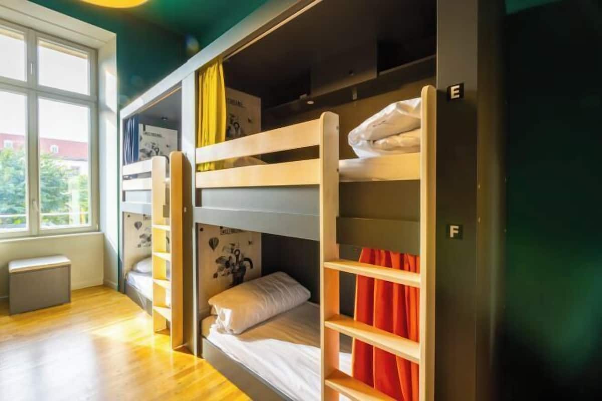 Soundproofing, free WiFi, bed sheets
