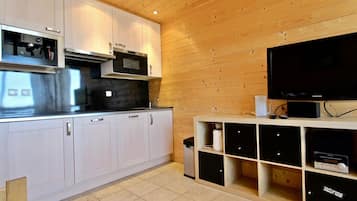 Réfrigérateur, micro-ondes, lave-vaisselle, cafetiÚre/bouilloire