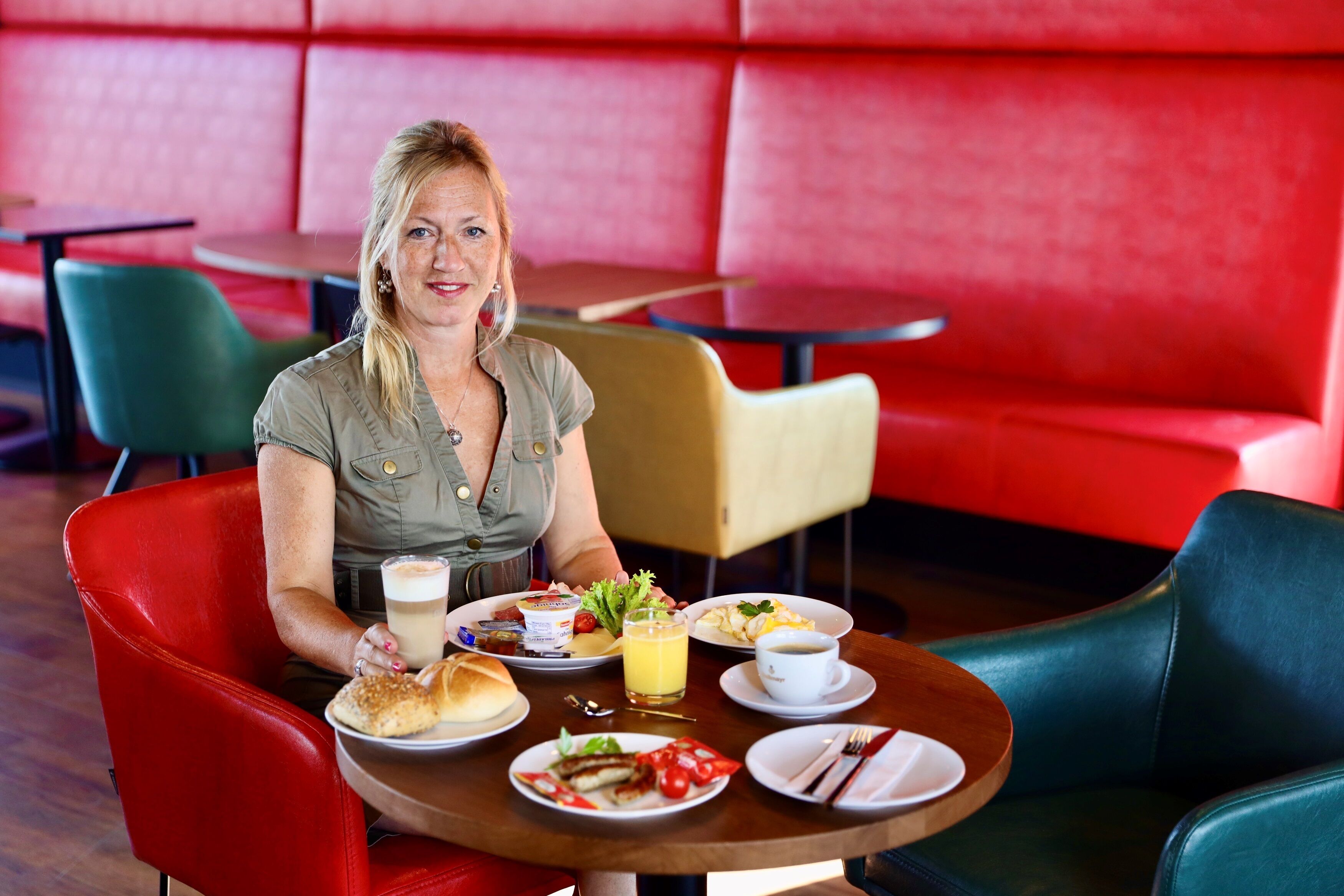 Daily buffet breakfast for a fee