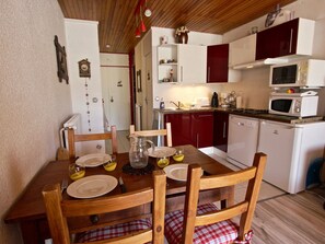 Fridge, microwave, dishwasher, coffee/tea maker