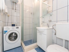 Apartment (Comfort One Bedroom Apartment) | Bathroom