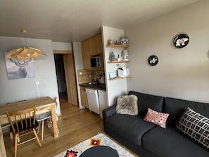 TV - Cozy studio for 2 adults+2 kids, Alpe d'Huez, near slopes and shops (Huez)