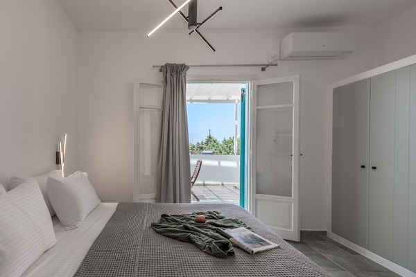 Romantic Double Room | Desk, laptop workspace, soundproofing, free WiFi