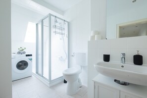 City Apartment, 2 Bedrooms | Bathroom - Gemütlich & Modern nahe Uni Klinikum (Essen)
