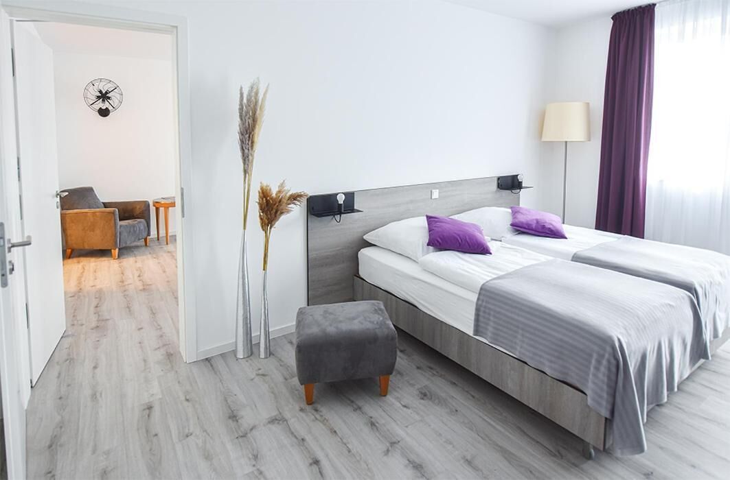 防过敏的被褥、办公桌、免费 WiFi、床单