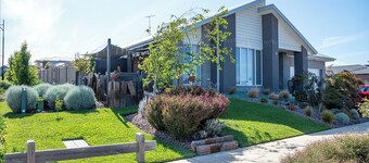 Bellarine getaway close to the beach, deck, BBQ, WiFi. Pet friendly