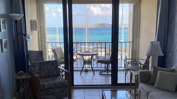 Smart-TV, DVD-spiller og filmbibliotek