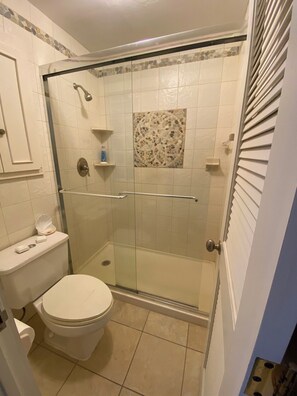 Shower, hair dryer, towels, toilet paper