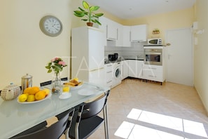 Fridge, microwave, oven, cookware/dishes/utensils