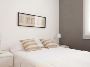 2 chambres, fer et planche à repasser, accès Internet, draps fournis