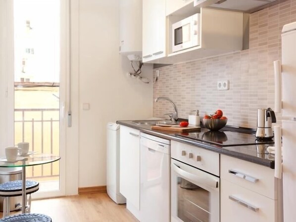 Fridge, microwave, oven, dishwasher