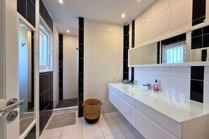 Shower, bidet - Villa Gregory (Sainte-Maxime)